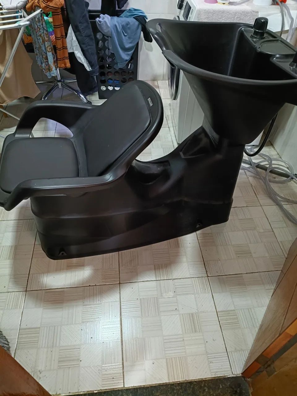 Lavatório de cabelo reclinável acolchoado com ducha e mangueira  - Foto 5