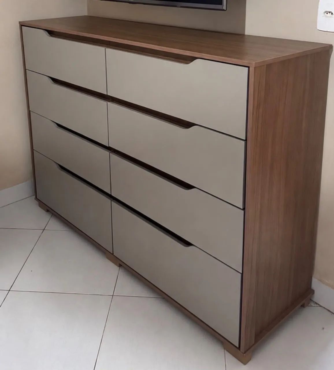 Cômoda semi nova 