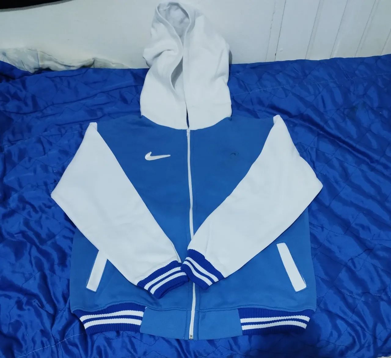 Lote com 3 blusas (ler descrição) - Foto 3
