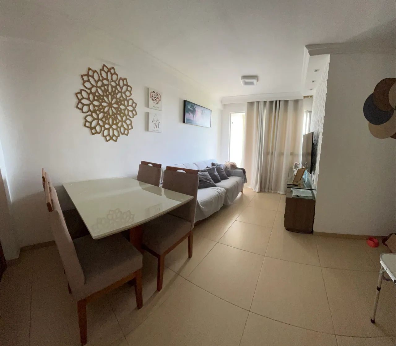 Apartamento semi mobiliado com 3 quartos 