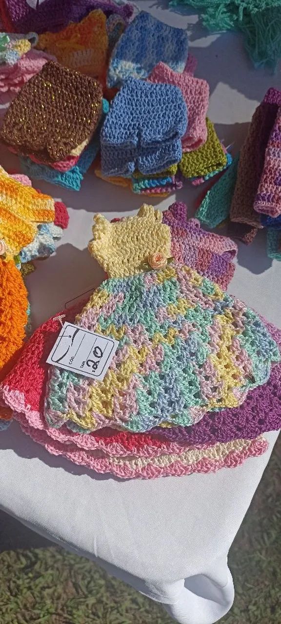 Roupas e acessórios em crochê para Barbie - Foto 2