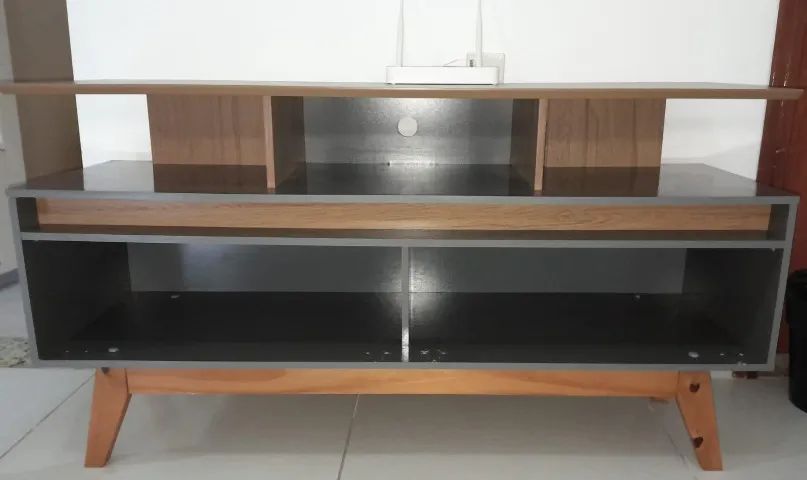 Rack para TV retrô em madeira e cinza - moderno e funcional - Foto 3