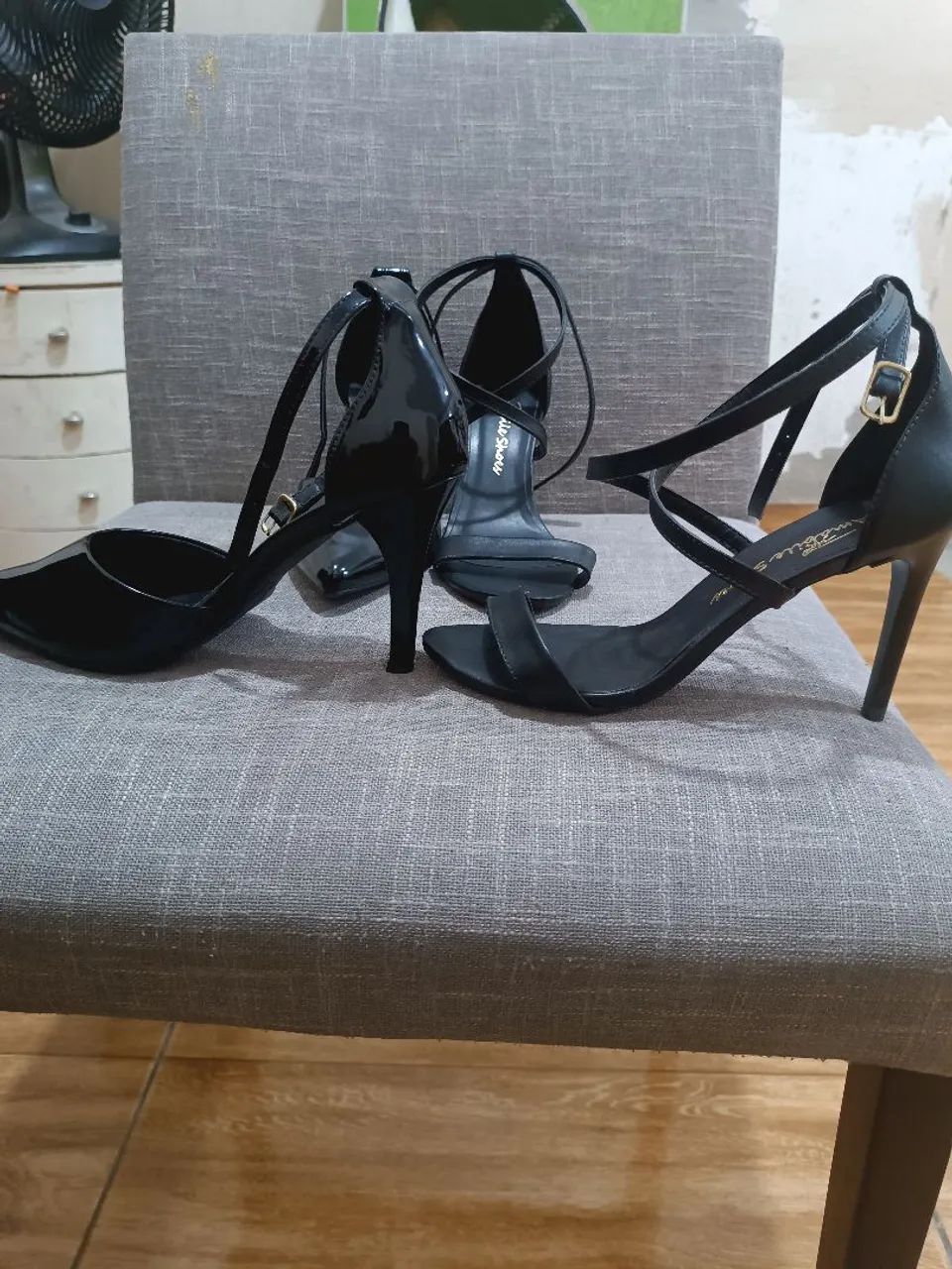 2 sapatos a venda
