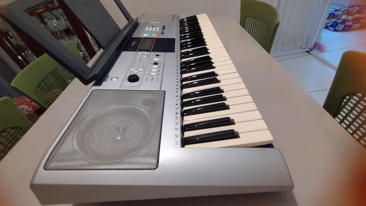 teclado yamaha psr e323