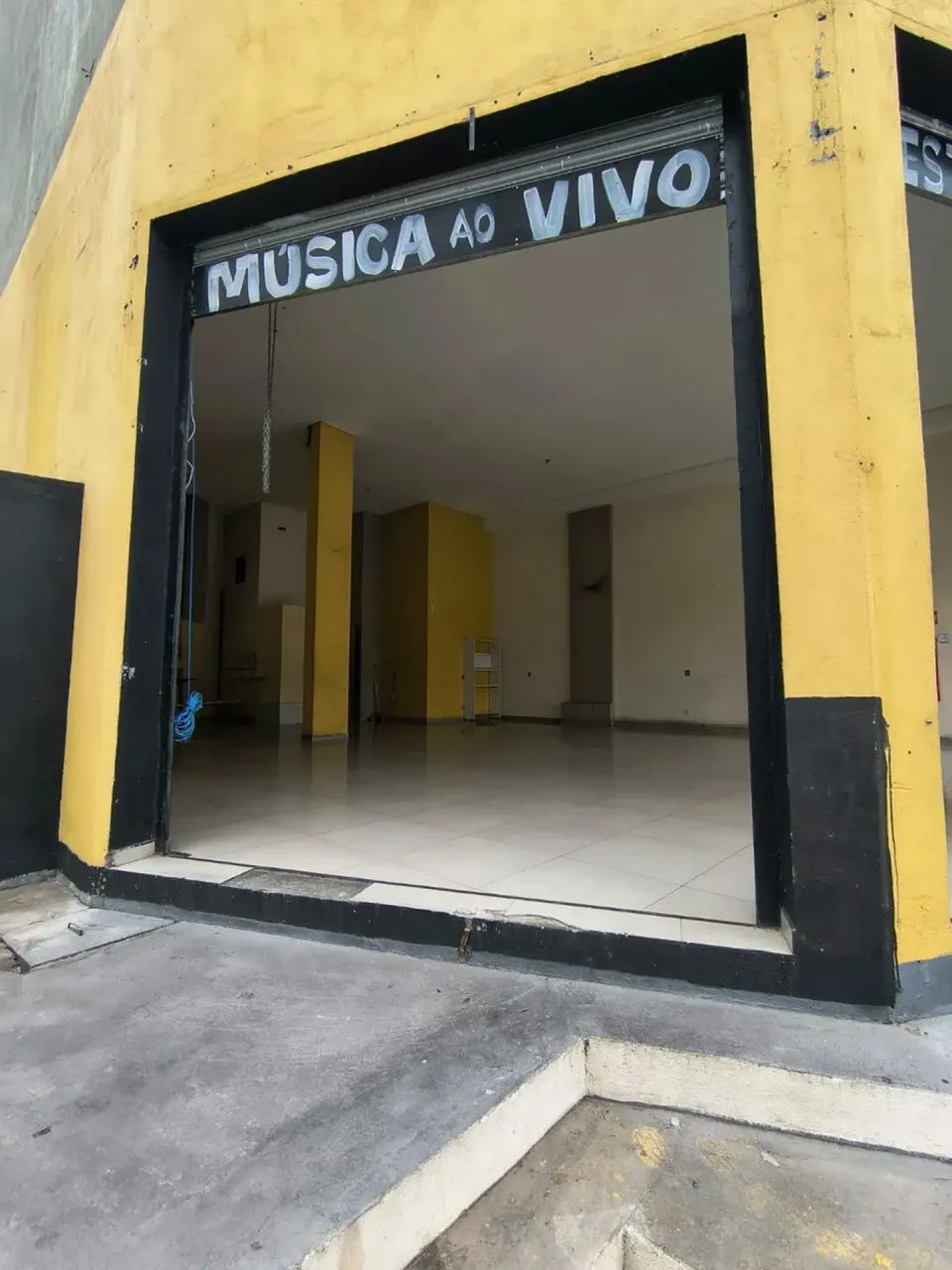 SALÃO COMERCIAL DE 116M² COM PÉ DIREITO DE 6m² PARA ALUGAR EM TABOÃO DA SERRA. - Foto 3
