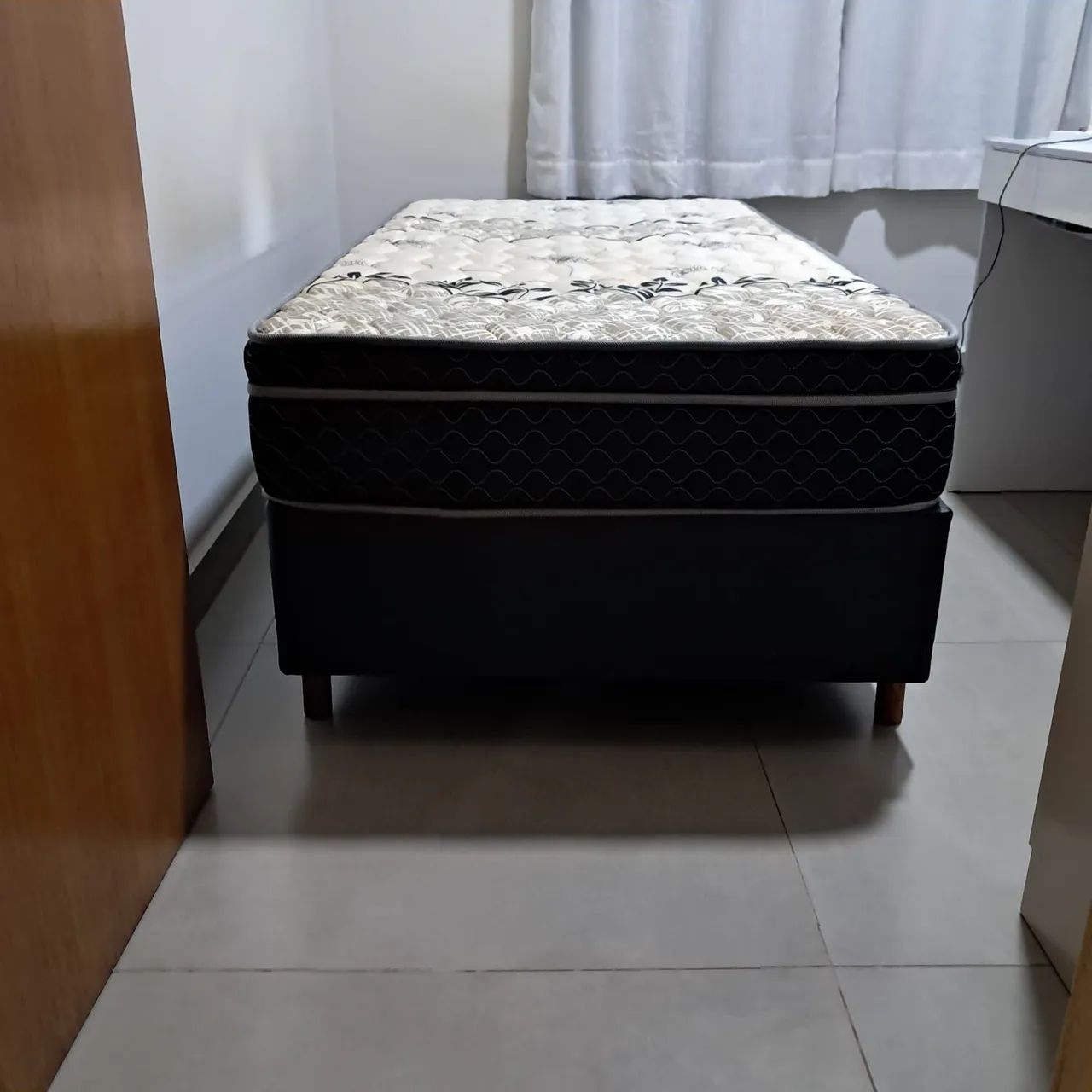 Cama Box Solteiro + Colchão Solteiro em Excelente Estado - Foto 2