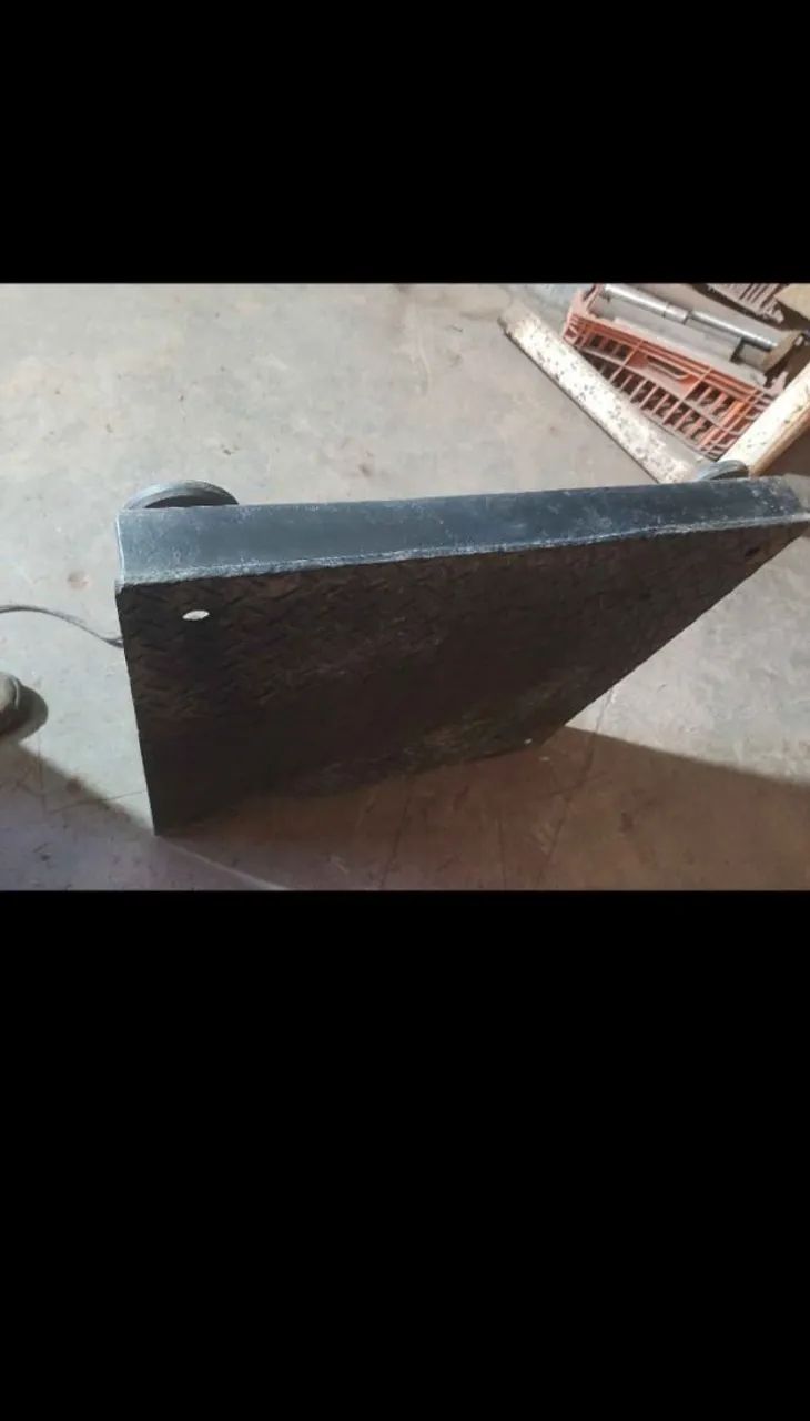 Balança digital, capacidade  2 toneladas,  ?