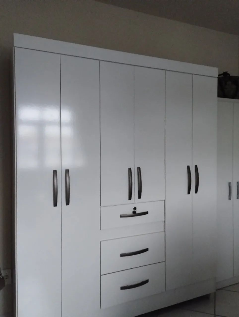 Guarda roupa pequeno branco