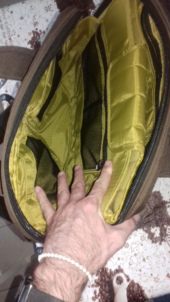 pasta Bolsa  47 cm comprimento perfeito estado tecido forte 40 reais - Foto 5
