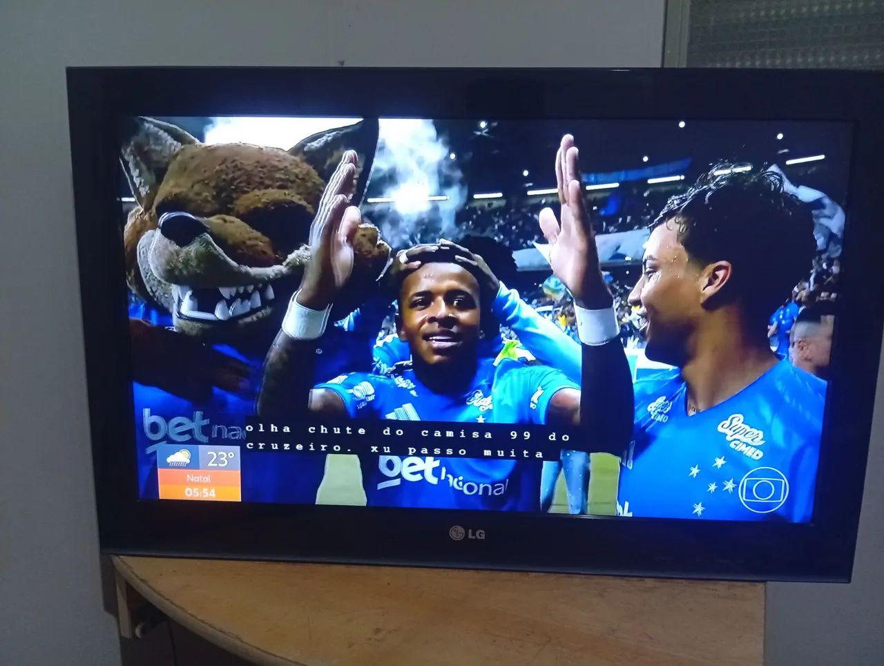Vendo Tv de 32 polegadas bem conservada com antena e controle. NÃO É SMART  - Foto 4