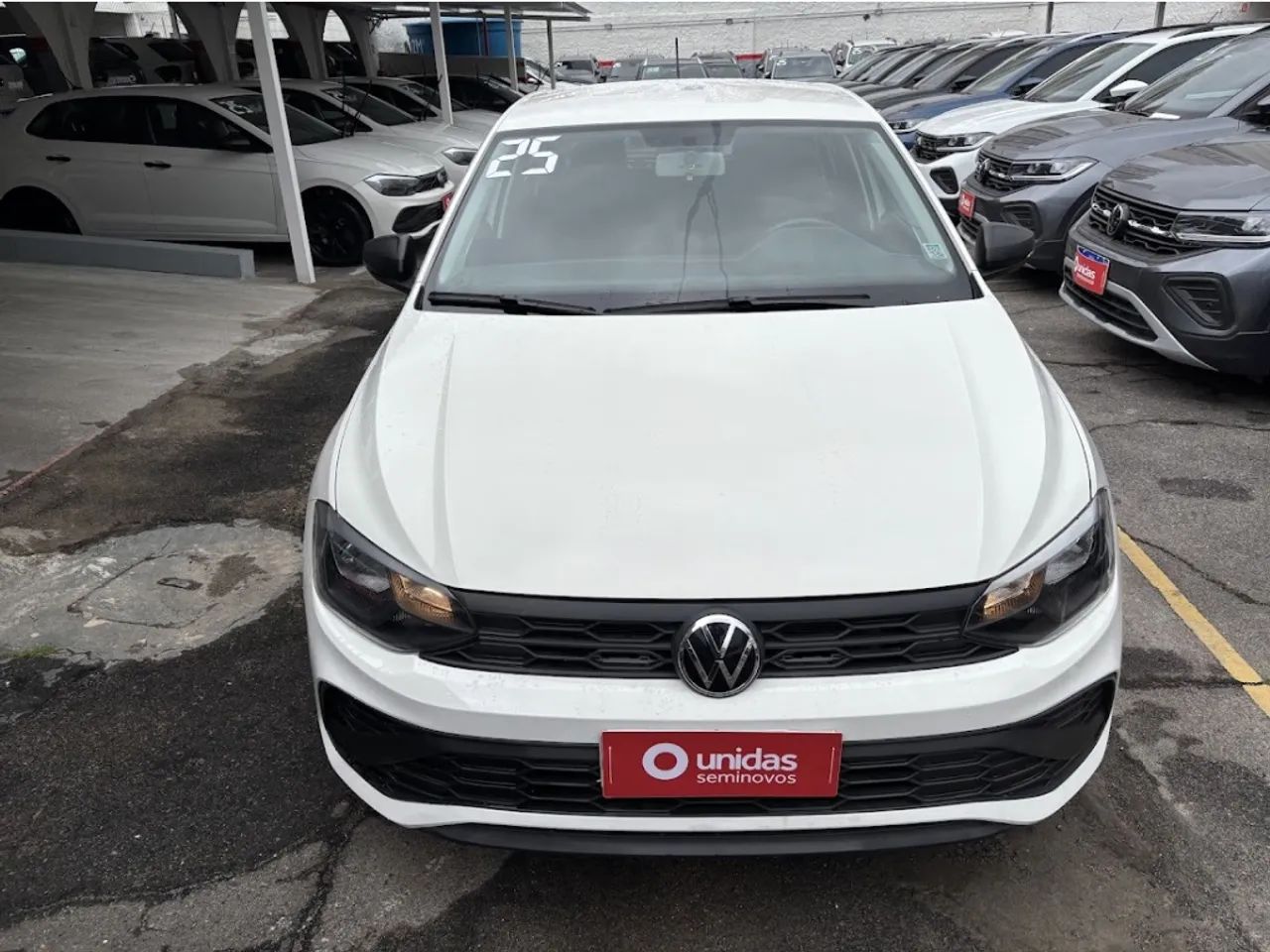 Volkswagen Polo Track 1.0 Flex 12V 5p, foto 2 de 15