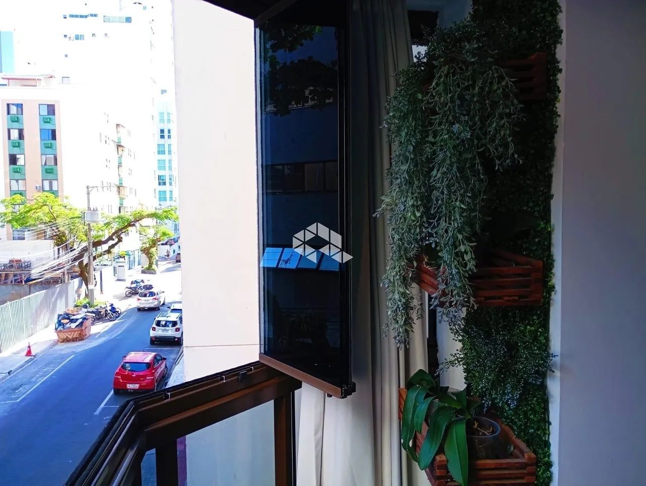 Apartamento próximo ao Camelódromo com 2 quartos e 1 vaga mobiliado - Foto 2