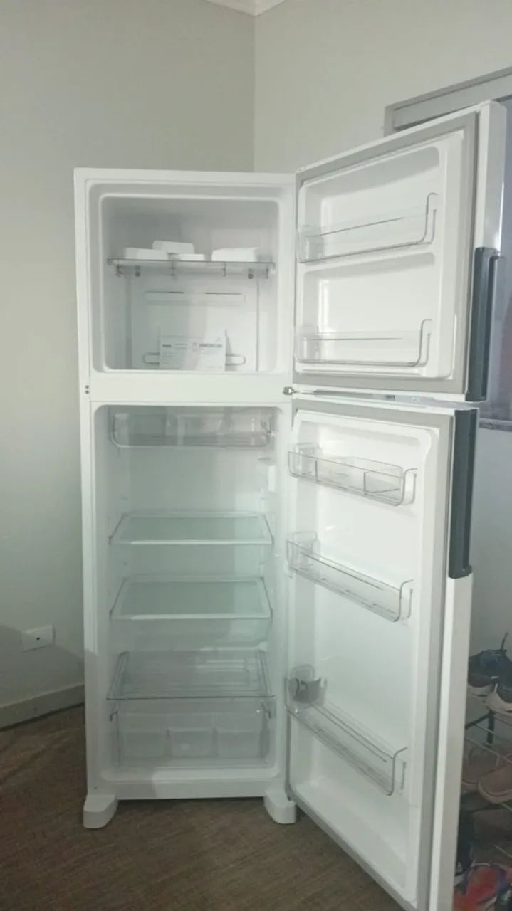 Vendo geladeira Cônsul 377L