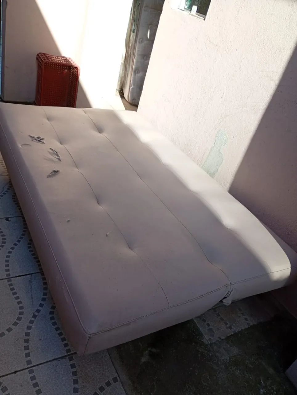 SOFÁ CAMA EM COURINO