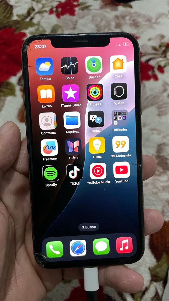 iPhone com tela e traseira trincada porém funcionado perfeitamente  - Foto 4