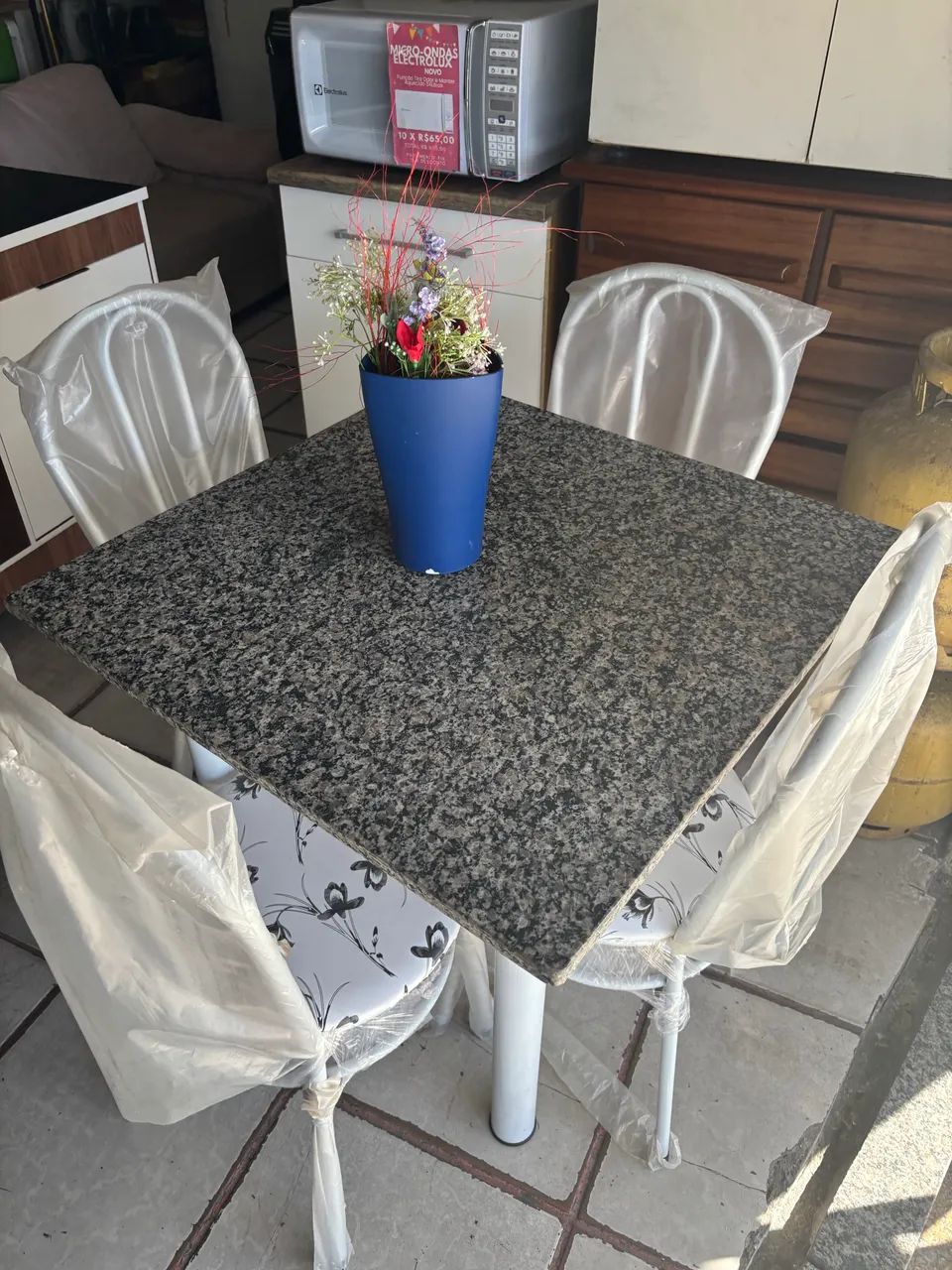 Mesa de granito 4 cadeiras nova  - Foto 3