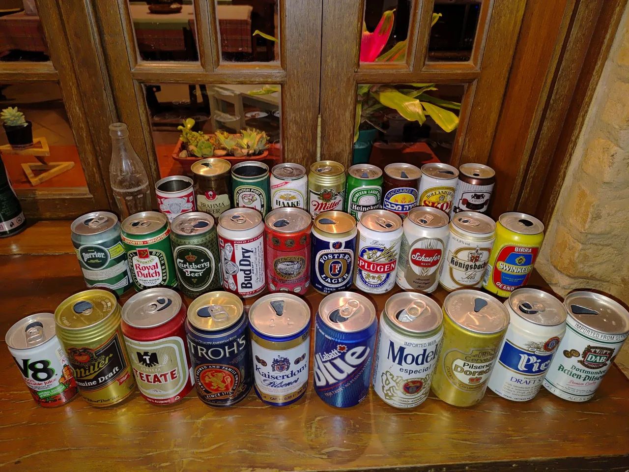 Coleção de Latinhas de Cerveja Antigas