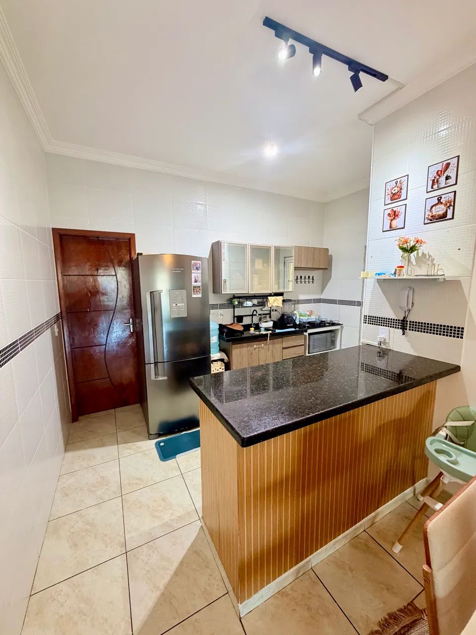 Casa COMPLETA com PLACAS SOLARES 255m2