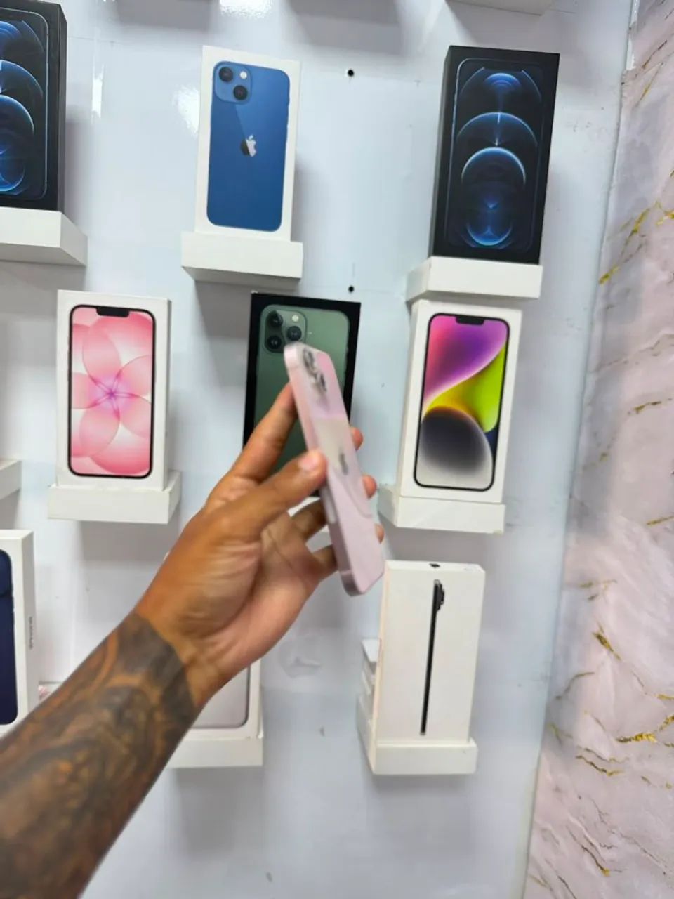 IPHONE 13 128GB<br>R$ 2.099<br>PROMOÇÃO - Foto 3