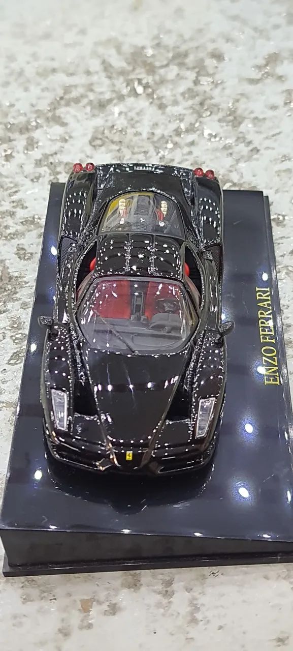 Miniatura 1:43 - Ferrari Enzo 2002 com acrilico  - Foto 2