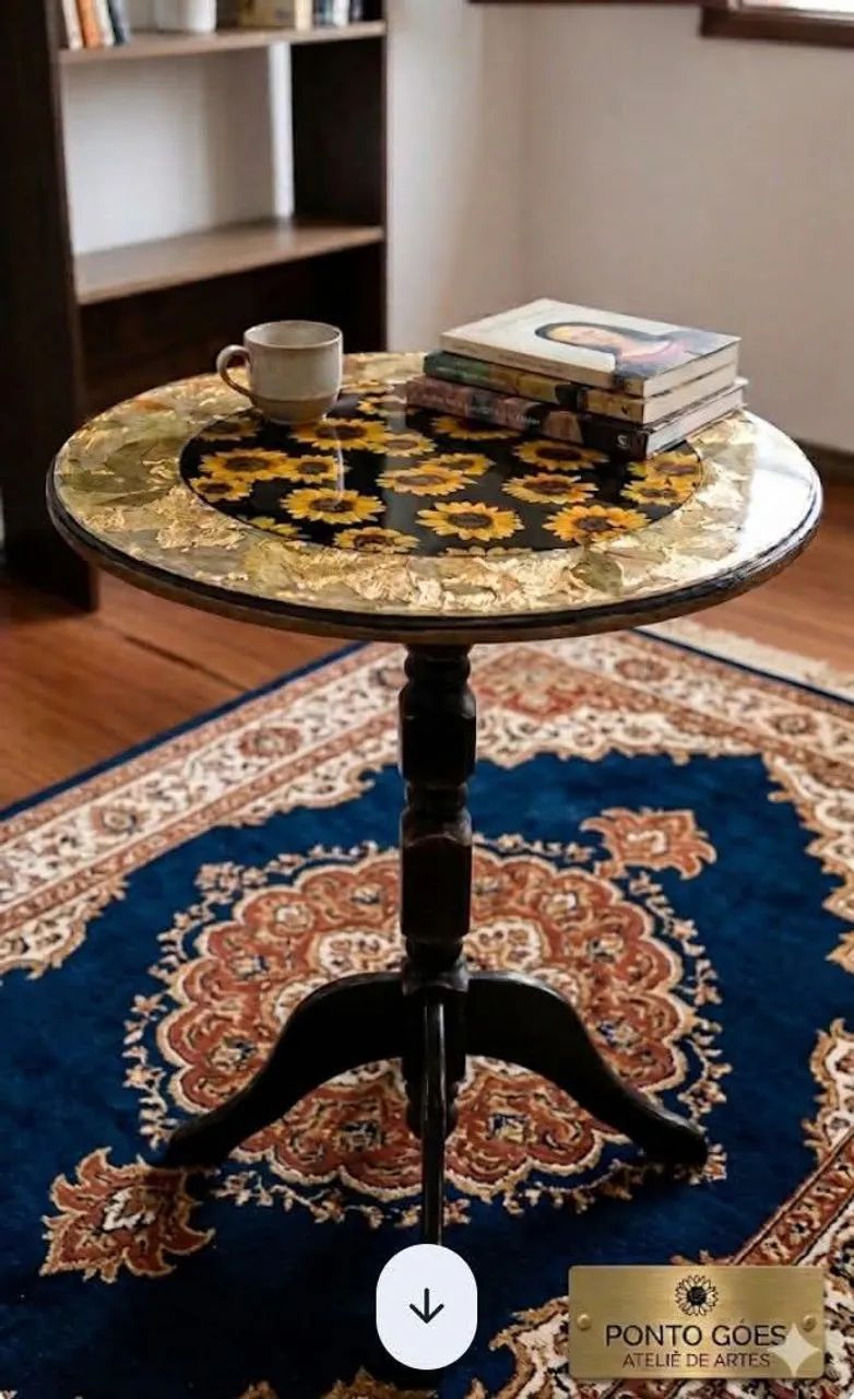 Mesa de canto tampo resinado 