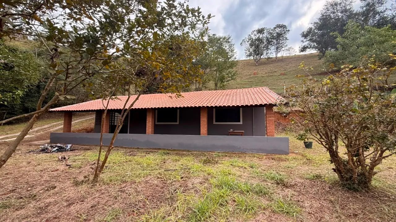 Alugo Chácara para moradia em Monteiro Lobato - SP