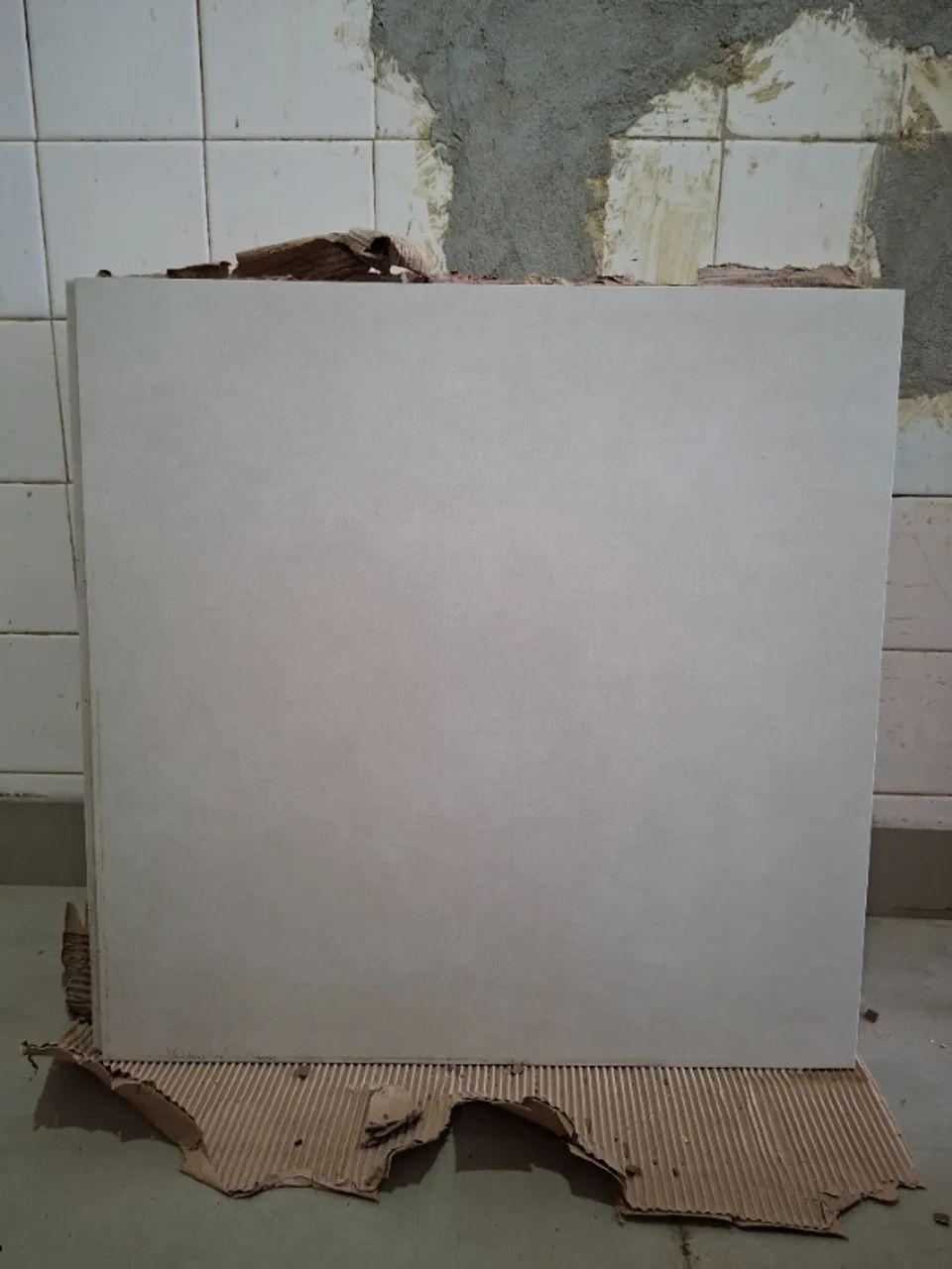 43m² de porcelanato Eliane (Munari branco e Blend plus grey)