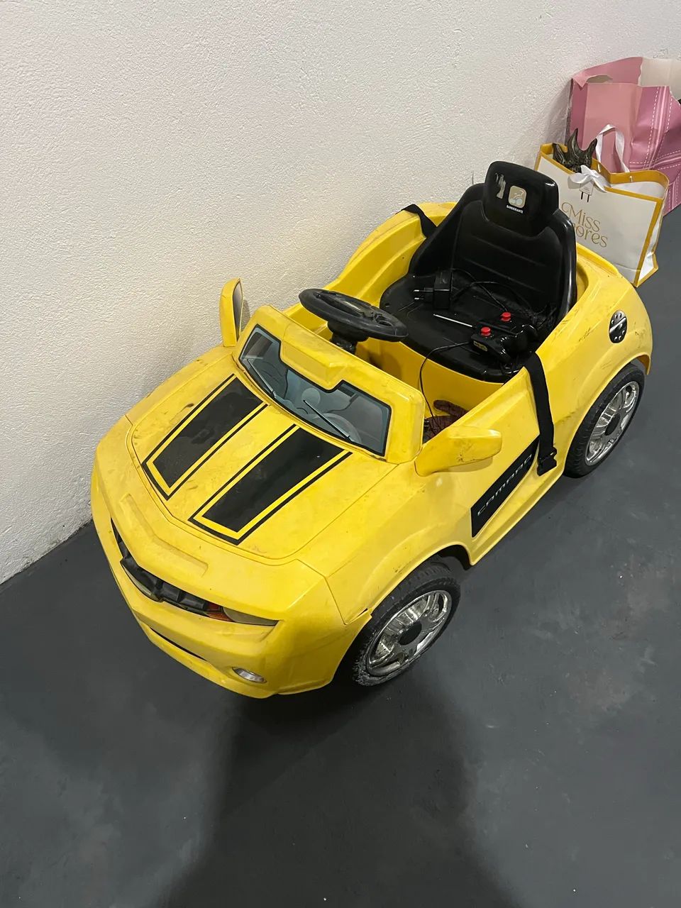 Carrinho de controle remoto completo, tem que trocar bateria  - Foto 2