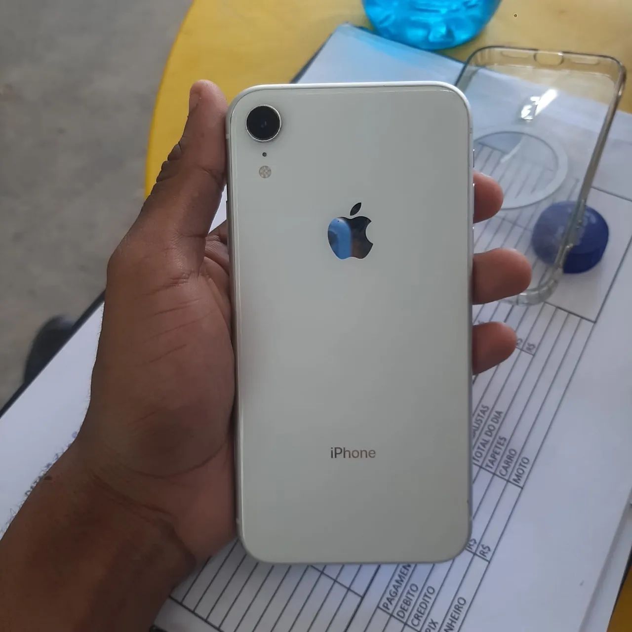 Troco iPhone XR zero funcionando tudo perfeitamente em um iPhone 11 com fundo trincado - Foto 2