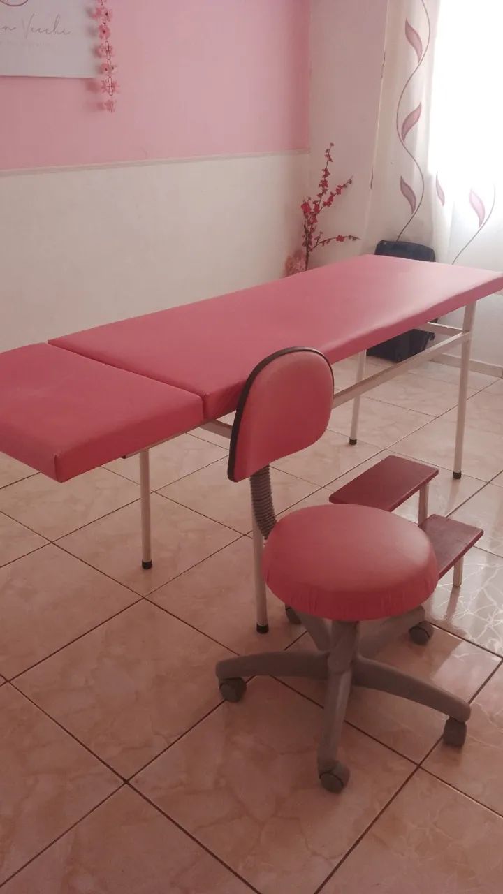Kit completo: Maca fixa para salão com cadeira, escada, luminária e esterilizador.