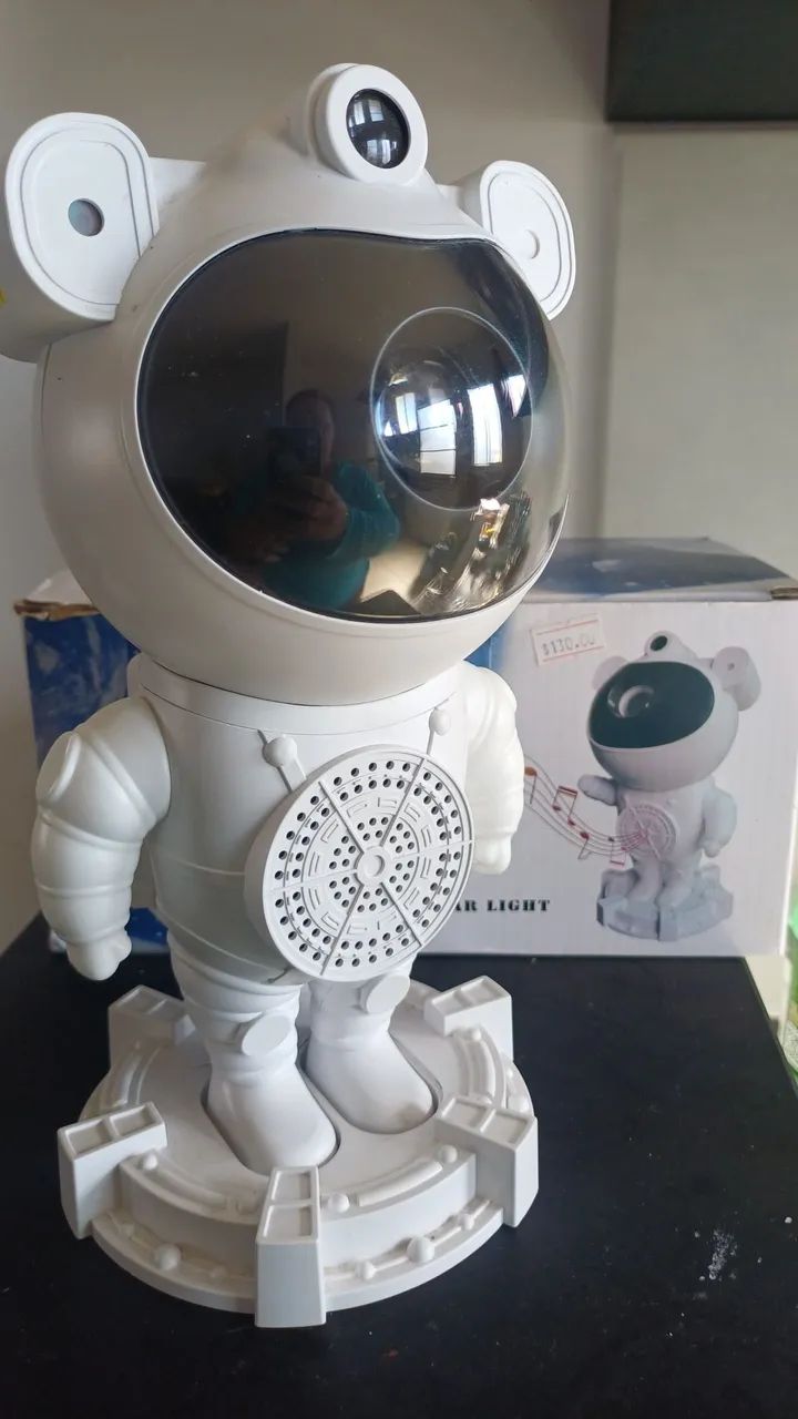 Astronauta projetor de luzes 