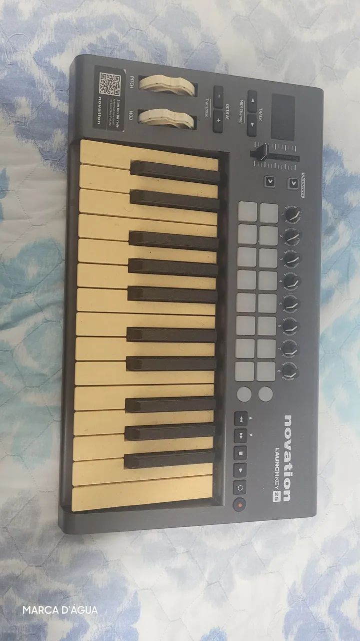 Teclado Midi Novation LaunchKey25 mk2 