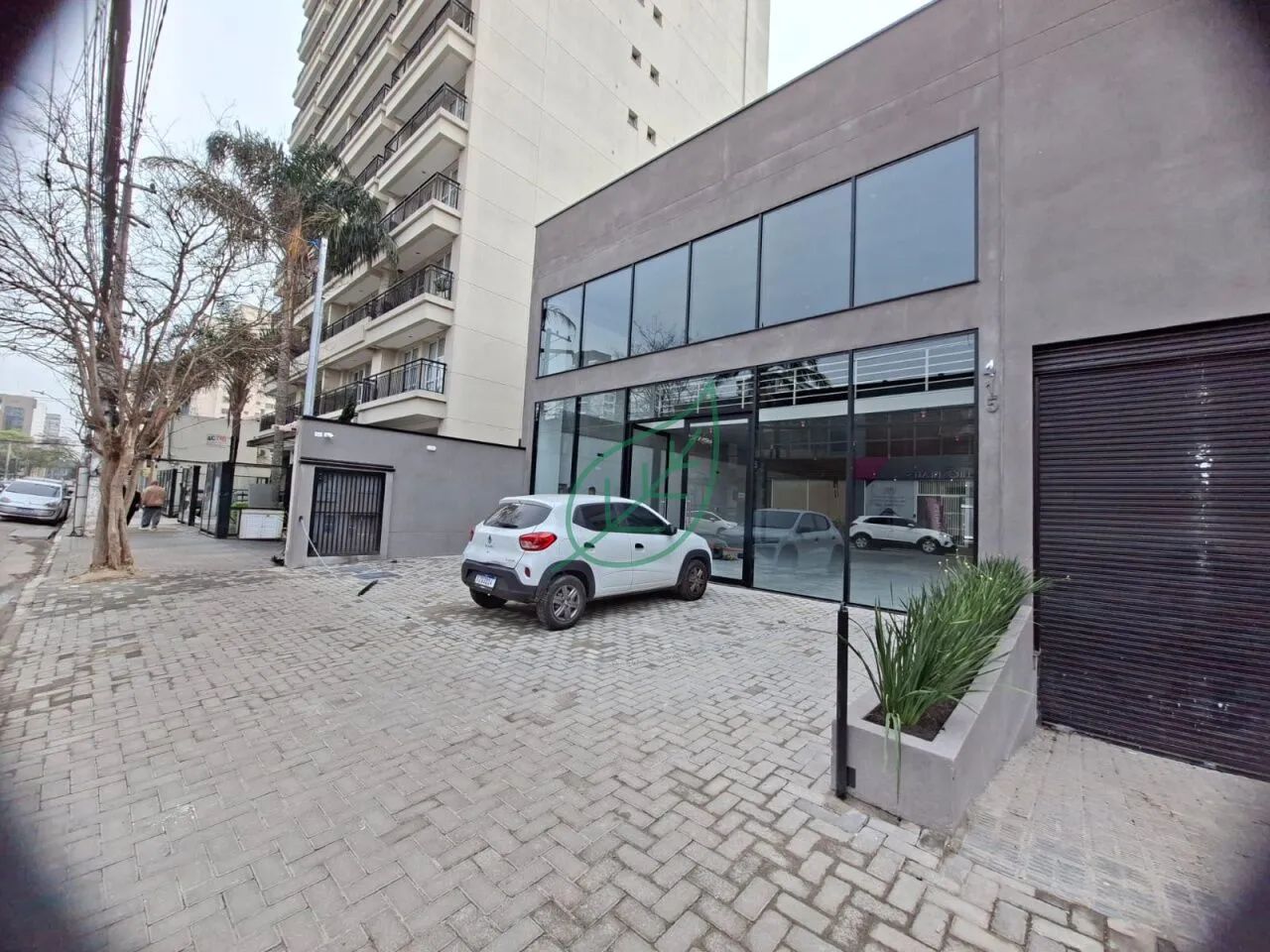 Loja com 750m2, nova, mais 300m2 Rooftop, 4 vagas de garagem em Moema. - Foto 2