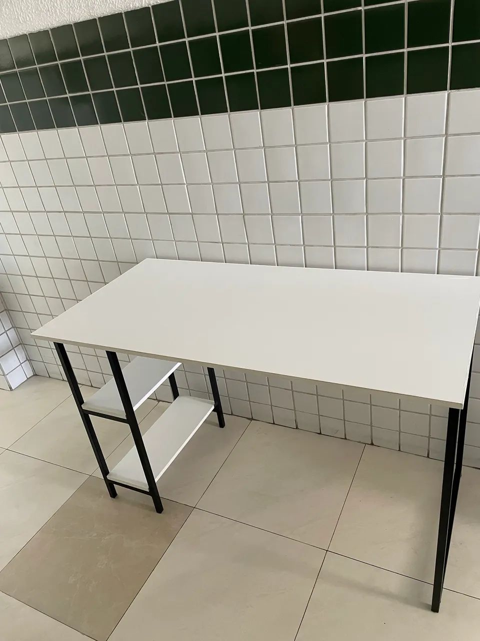 Mesa de escritório - computador 