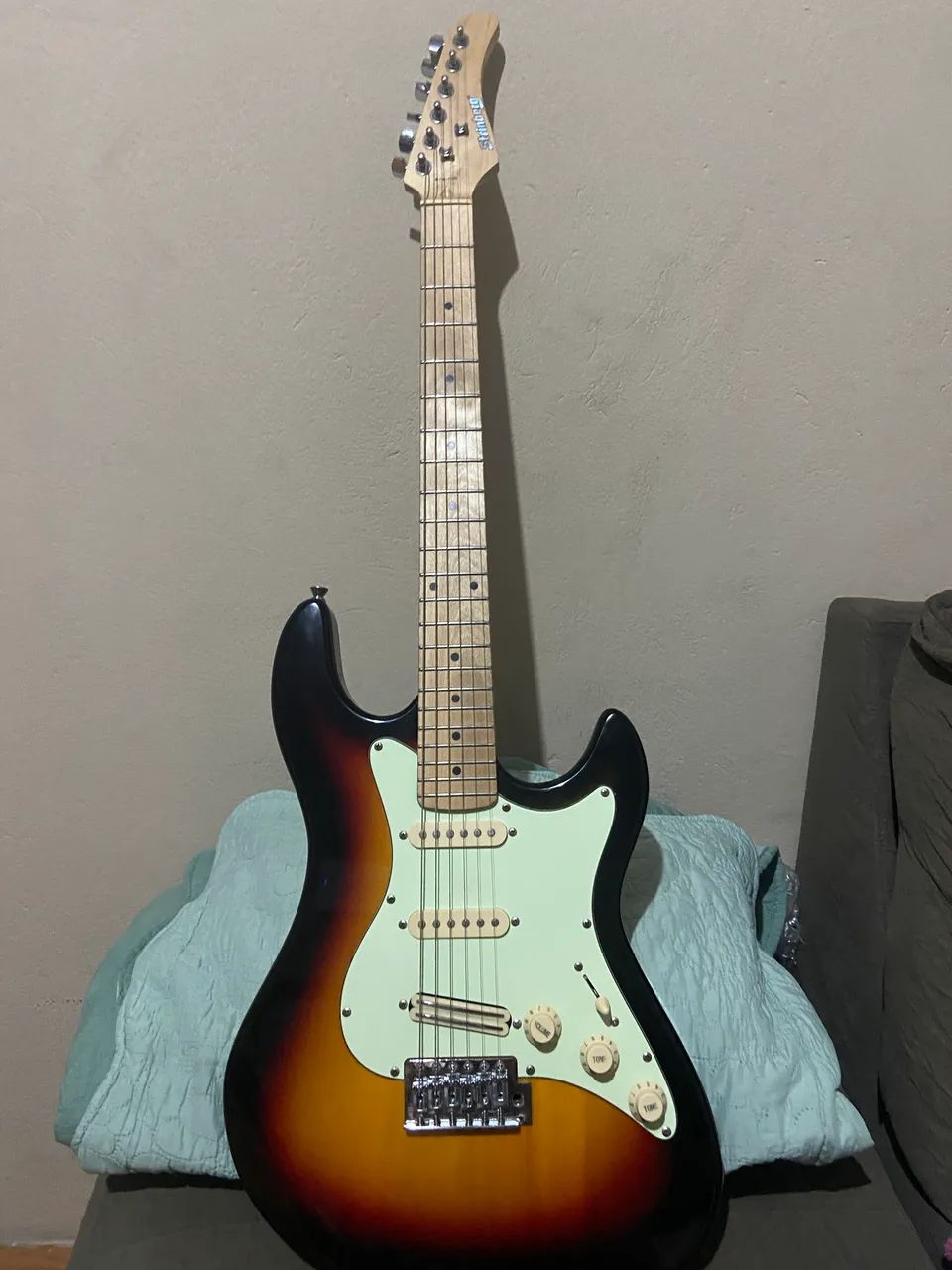 Guitarra Stringberg regulada, blindada e com mini humbucker - Foto 2