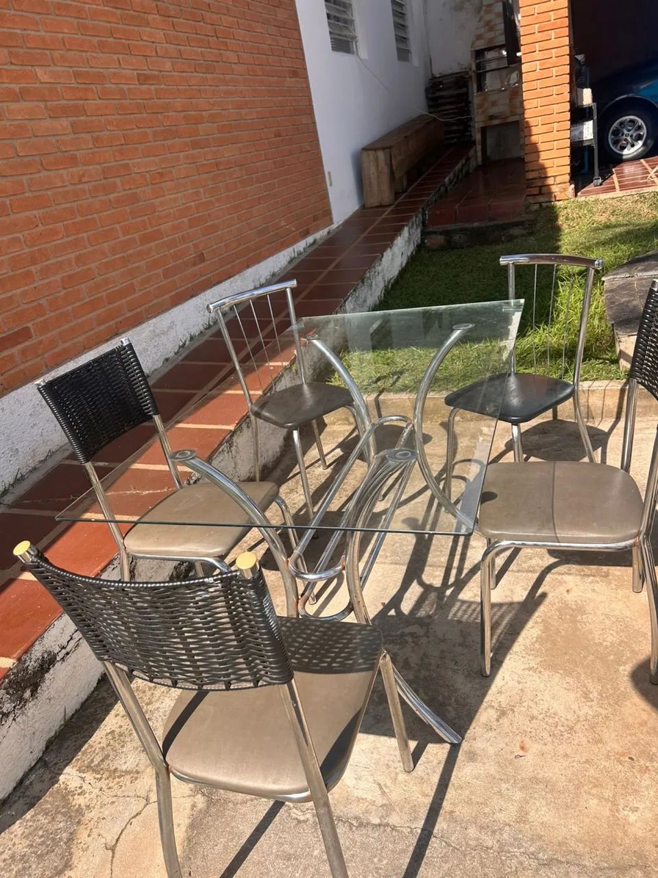 Mesa de vidro com 5 cadeiras - 140cm X 80cm  - Foto 3
