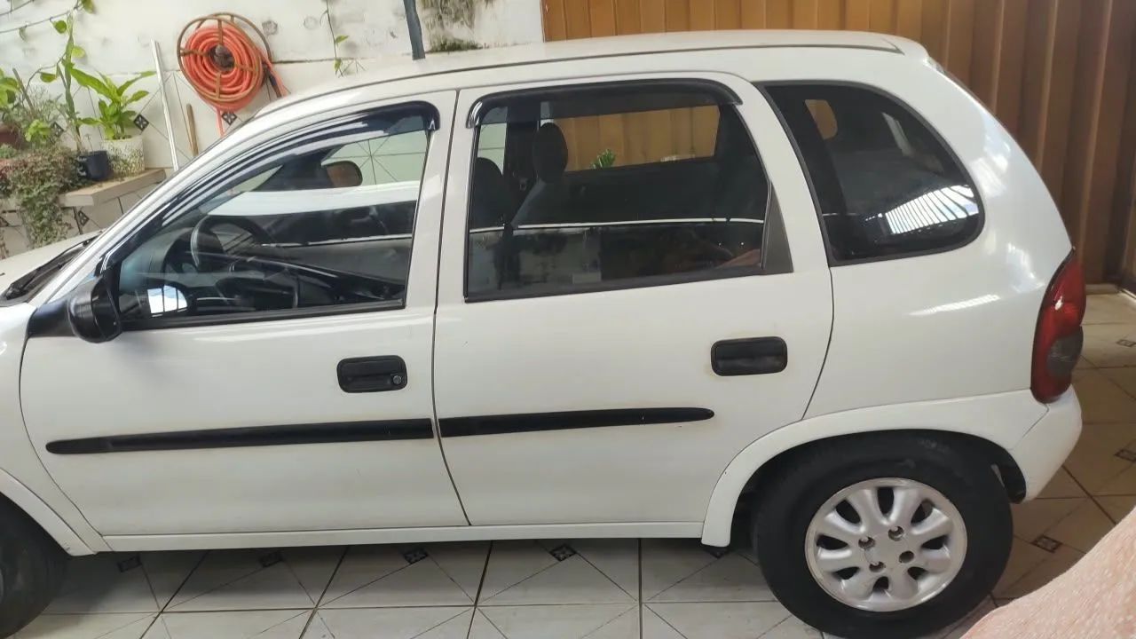 Chevrolet Corsa Corsa Wind 1.0 MPF/MilleniumI/ EFI 4p 2001