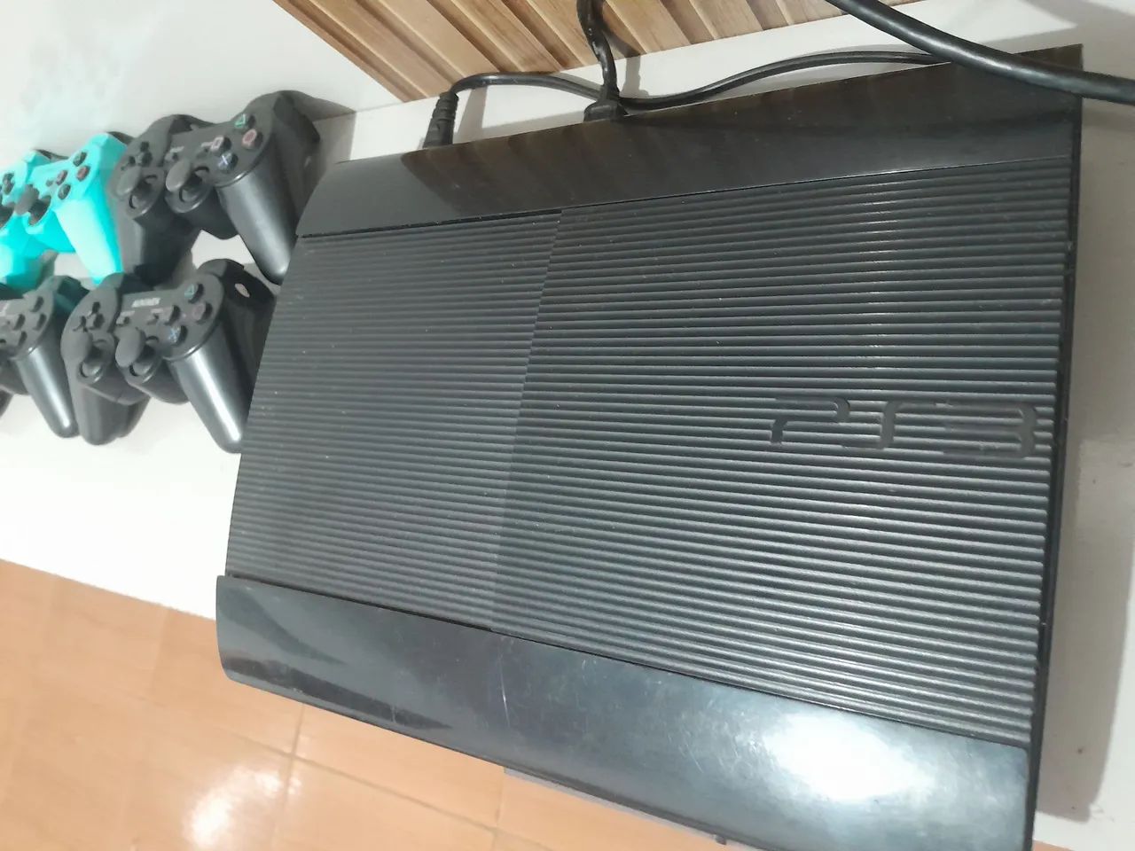 Ps3 desbloqueado com jogos e 4 controles - Foto 2