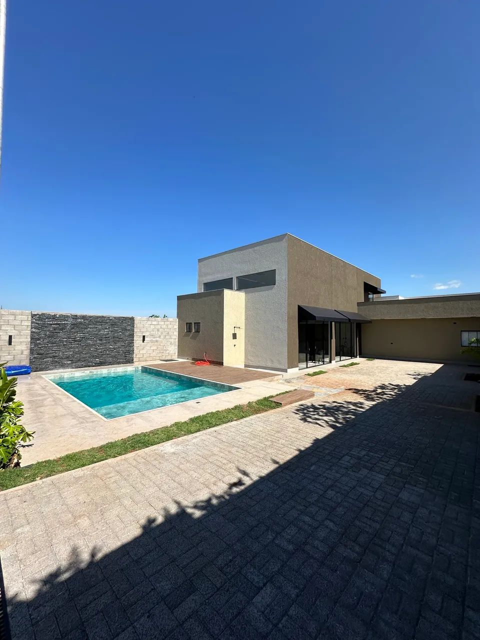 Vendo área de lazer com salão, 2 quartos, piscina e quadra de areia - Foto 3