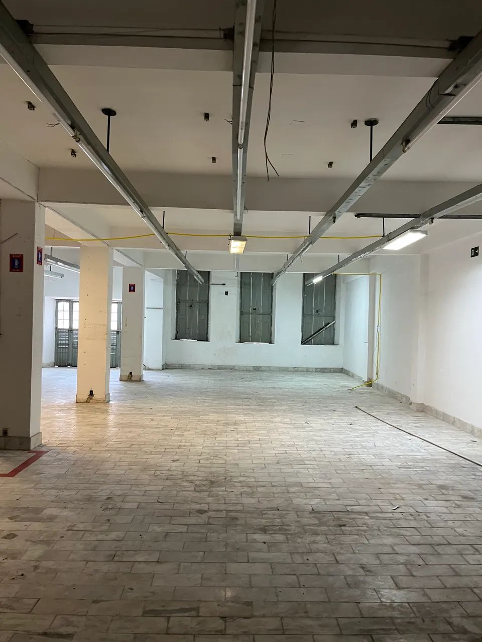 Lojas com 350 m2, edifício com 1.170. - Foto 2