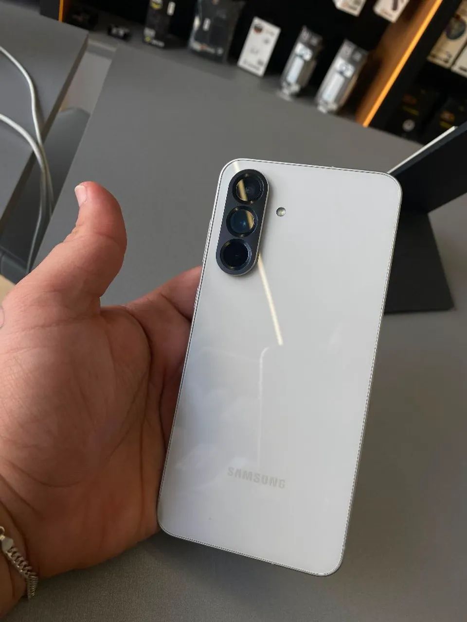 Galaxy A56 256gb, menos de um ano de uso, com caixa e capas. - Foto 3