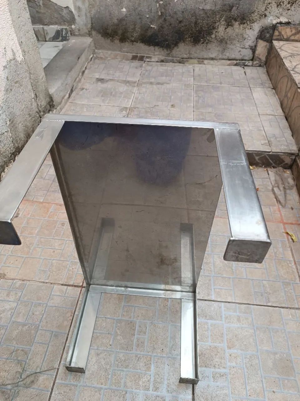 Mesa de aço pequena 