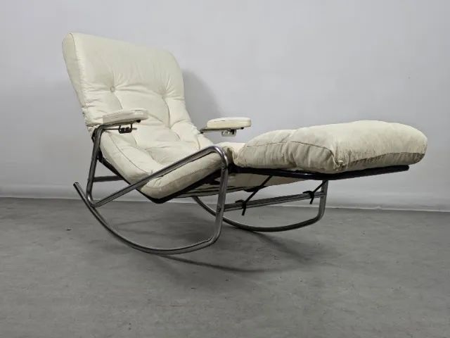 Chaise Longue Década de 60, contruida em aço cromado e tapeçaria courvin náutico - Foto 4