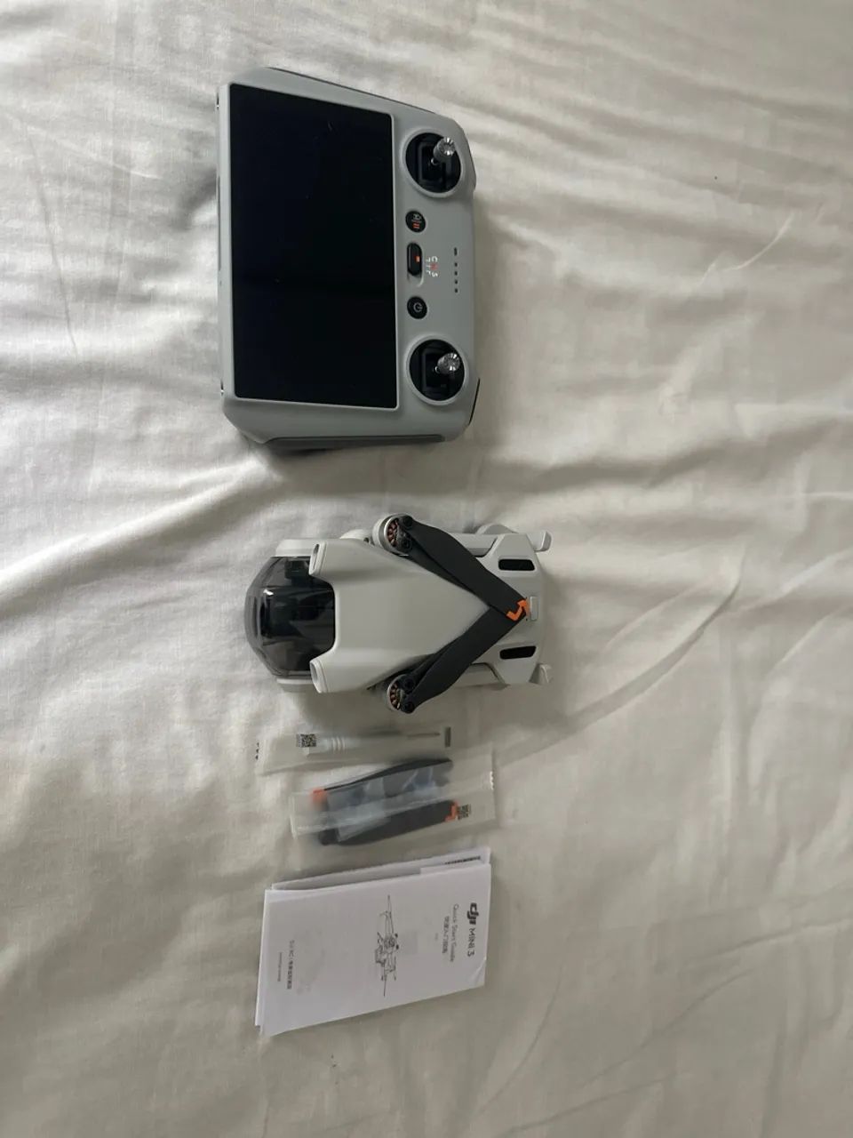 Drone Dji Mini 3 Standard (com Tela) Br - Dji047 Branco Y Cinza