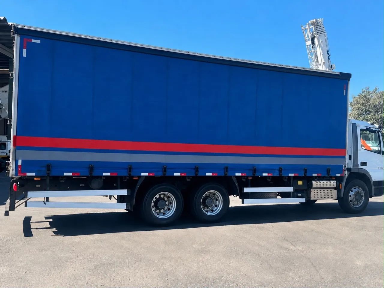 Caminhão MB 2429 baú sider  - Foto 4