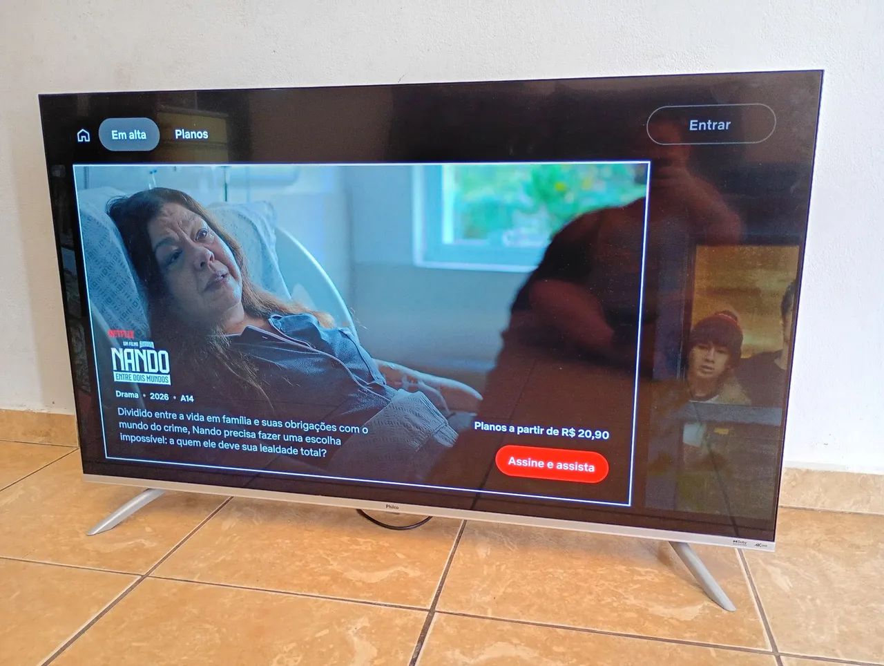 Vendo essa tv da Philco 50 polegadas smart 4k  - Foto 4