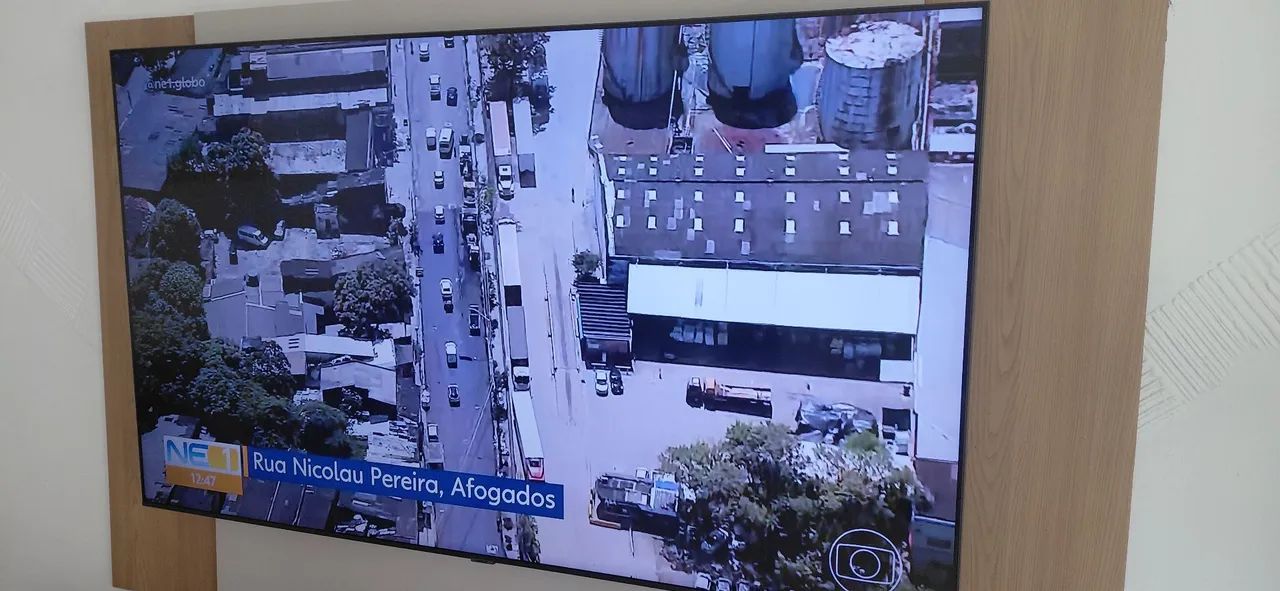 Smart tv 4k Samsung modelo au 7700 70" - Foto 4