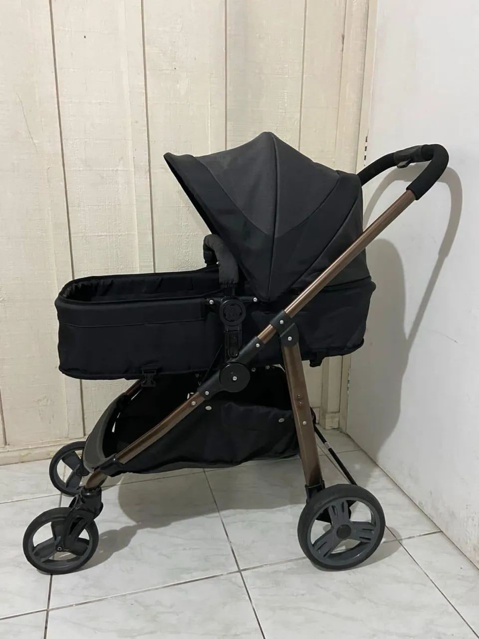 Carrinho de bebê com bebê conforto  - Foto 4