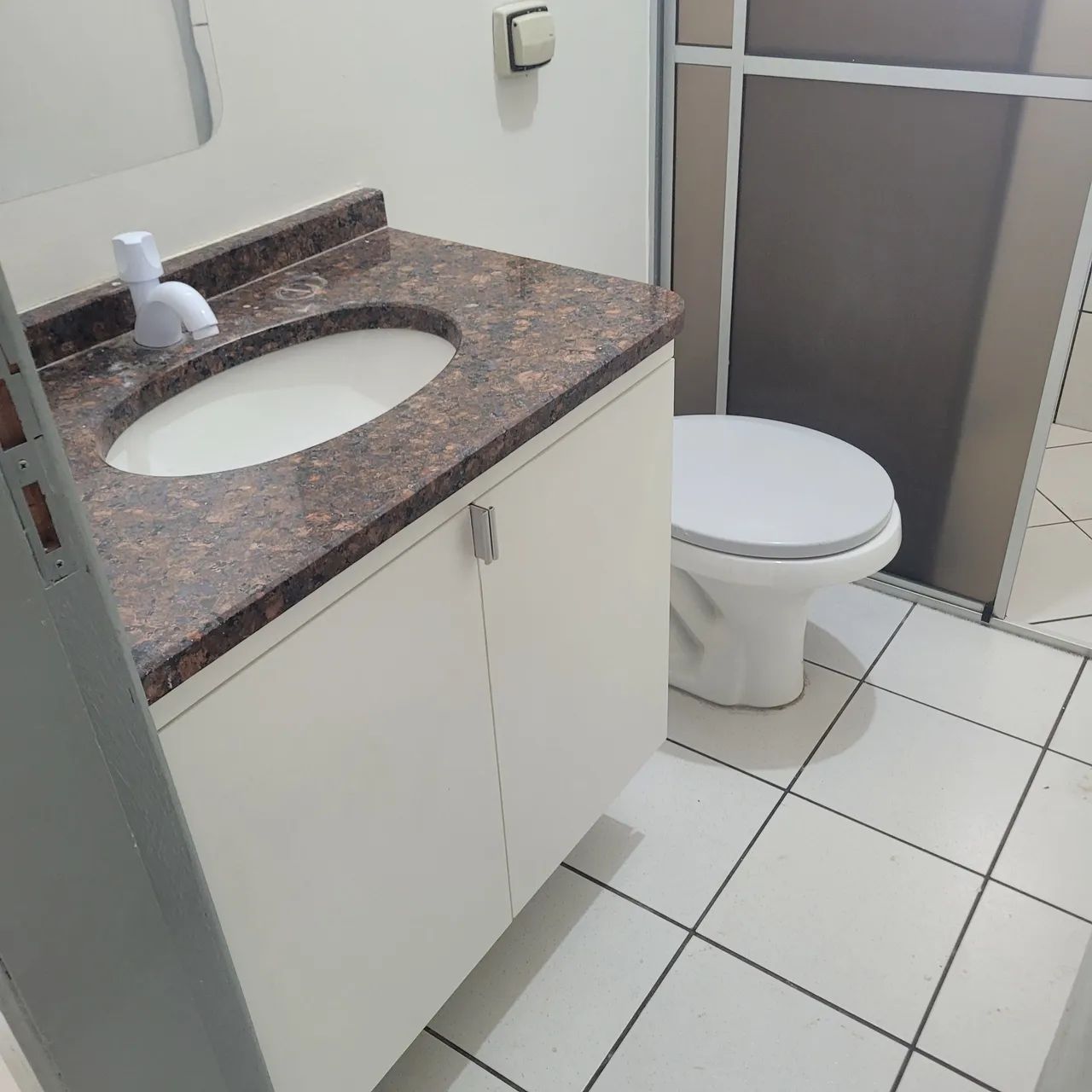 Apto pequeno,  1 quarto 