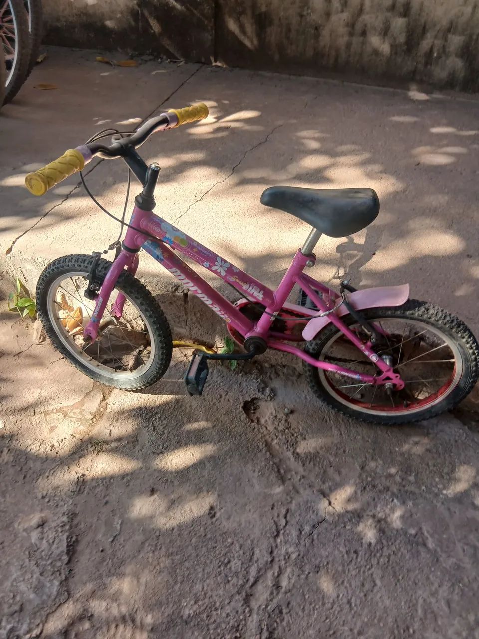 Vende-se bicicleta aro 16 infantil na cor rosa  - Foto 2